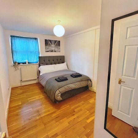 Lovely 2-Bedroom Serviced Apartment Greater Londra Exterior foto