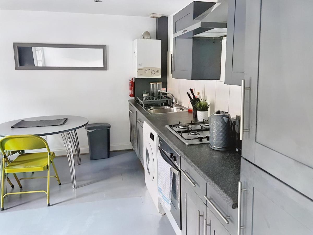 Lovely 2-Bedroom Serviced Apartment Greater Londra Exterior foto