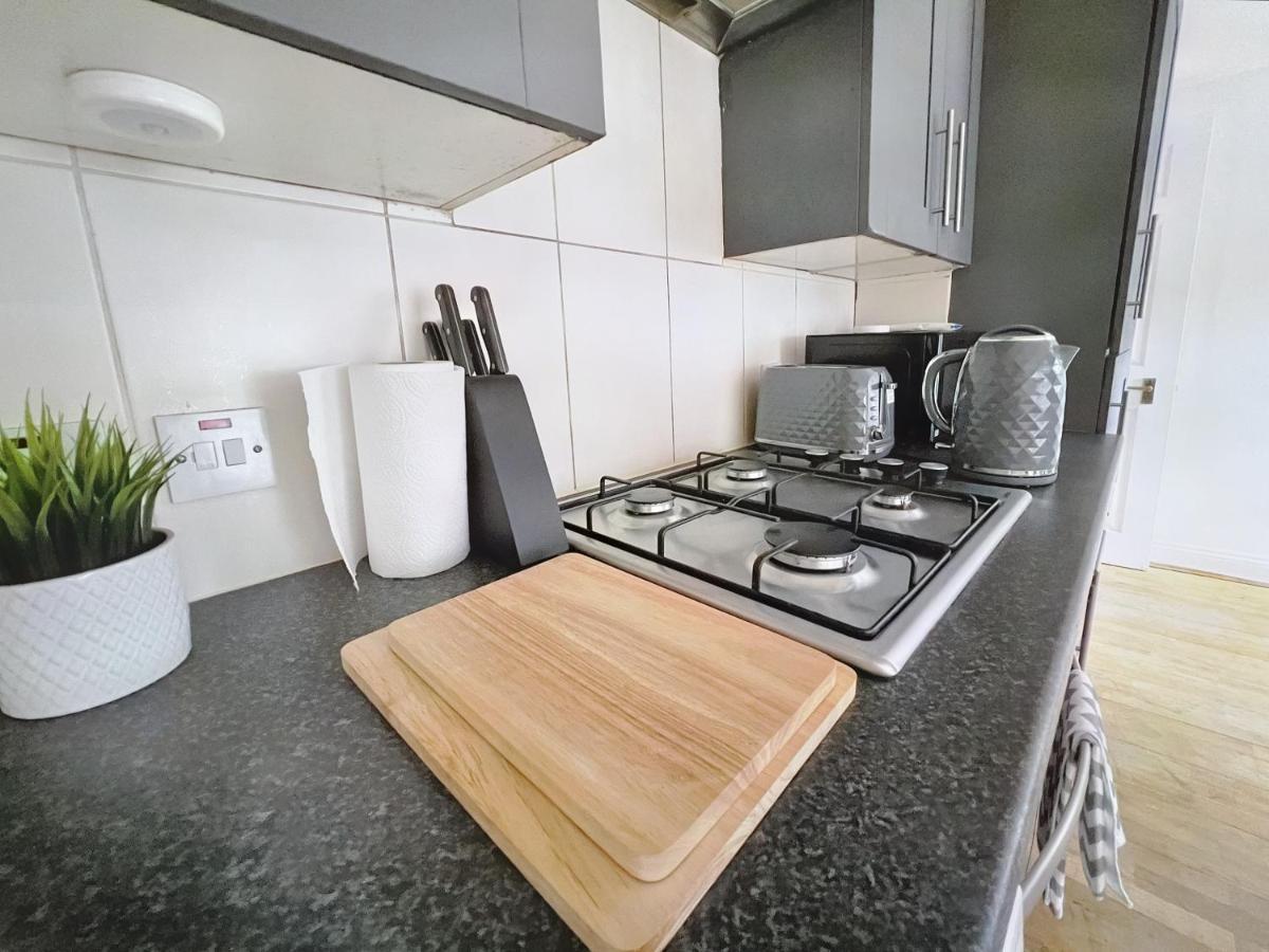 Lovely 2-Bedroom Serviced Apartment Greater Londra Exterior foto