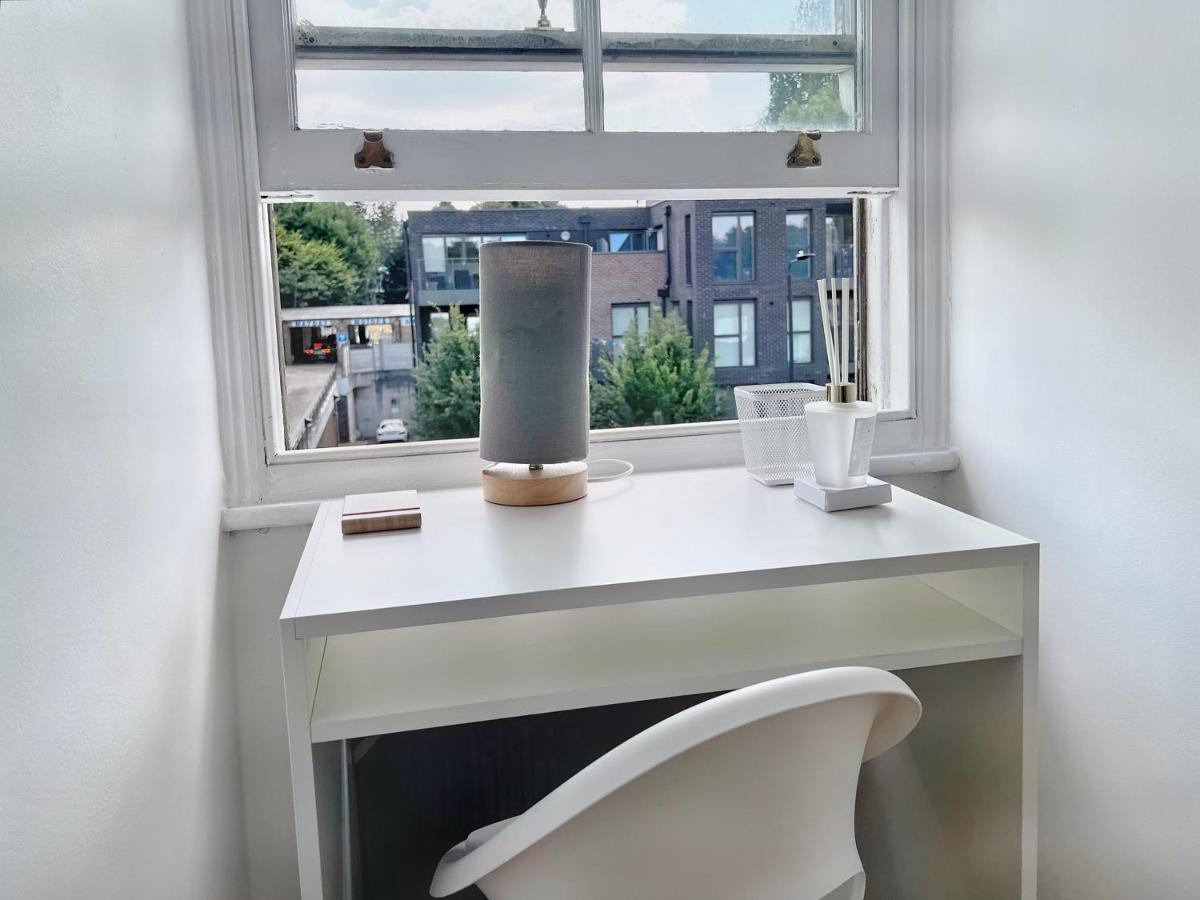 Lovely 2-Bedroom Serviced Apartment Greater Londra Exterior foto